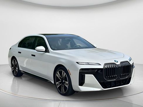 Certified 2024 BMW 760i xDrive w/ Executive Package AWD/4WD image 3