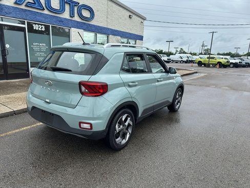 Used 2025 Hyundai Venue SEL FWD image 4
