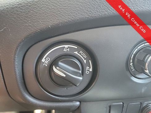 Used 2022 Nissan Frontier SV image 35