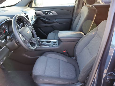 Used 2023 Chevrolet Traverse LT FWD image 17