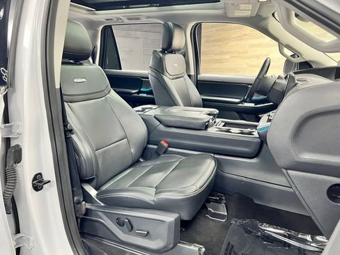 Used 2025 Ford Expedition Max Platinum AWD/4WD image 8