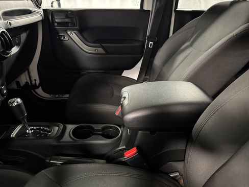 Used 2018 Jeep Wrangler Unlimited Sport S AWD/4WD image 23