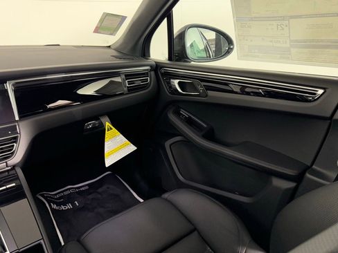New 2026 Porsche Macan image 23