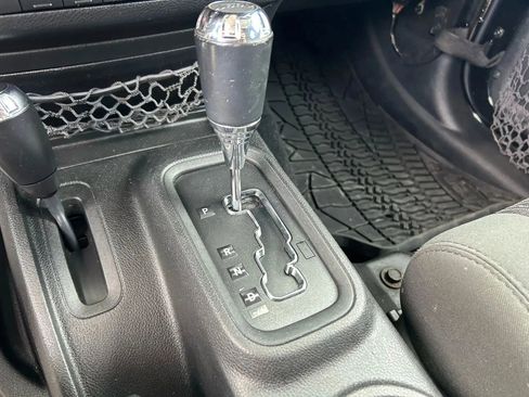 Used 2012 Jeep Wrangler Unlimited Sahara w/ Dual Top Group image 21