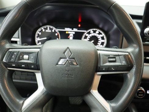 Used 2024 Mitsubishi Outlander ES FWD image 10
