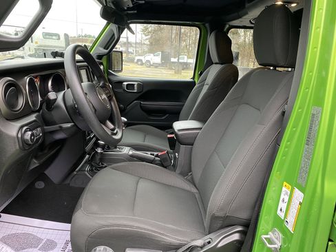 Used 2019 Jeep Wrangler Unlimited Sport image 16