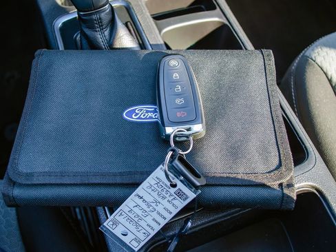 Used 2019 Ford Escape SE image 35