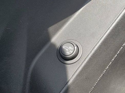 Used 2024 Chevrolet Equinox LT FWD image 23