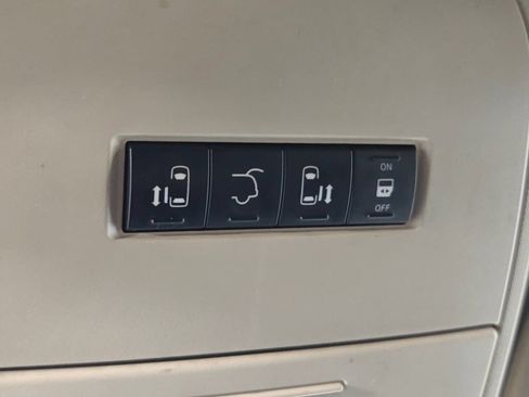 Used 2012 Dodge Grand Caravan SXT FWD image 10