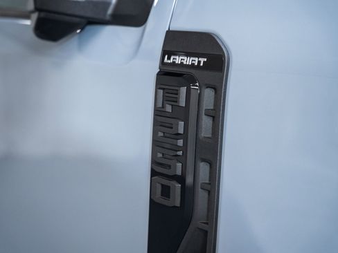 Used 2025 Ford F250 Lariat w/ Black Appearance Package image 13