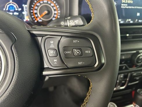 Used 2024 Jeep Gladiator Sport AWD/4WD image 16