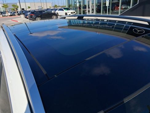 Used 2024 Mercedes-Benz GLE 350 4MATIC image 4