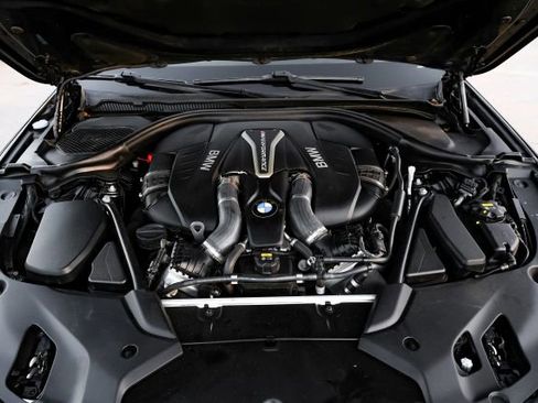 Used 2018 BMW M550i xDrive image 60