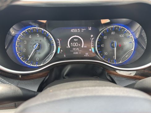 Used 2023 Chrysler Pacifica Limited FWD image 22