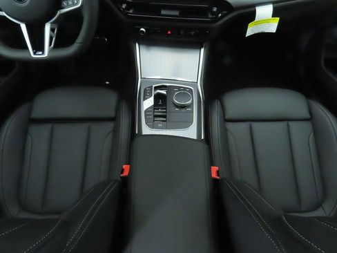 Used 2025 BMW 330i Sedan w/ M Sport Package image 18