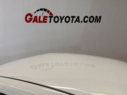 Used 2014 Toyota Corolla LE FWD image 5