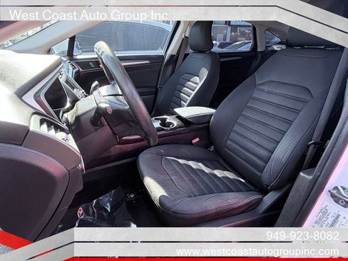 Used 2016 Ford Fusion SE FWD image 7