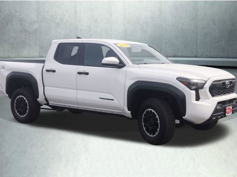 Used 2024 Toyota Tacoma TRD Off-Road AWD/4WD image 7