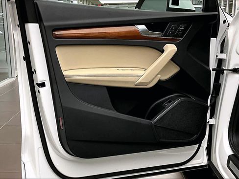 Used 2021 Audi Q5 Premium Plus w/ Premium Plus Package image 21