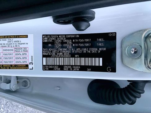 Used 2024 Toyota 4Runner SR5 Premium w/ Moonroof Package RWD image 29