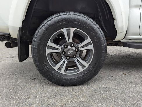 Used 2017 Toyota Tacoma TRD Sport w/ Tow Package (A/T) AWD/4WD image 49