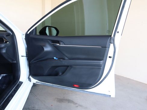 Used 2024 Toyota Camry SE image 39