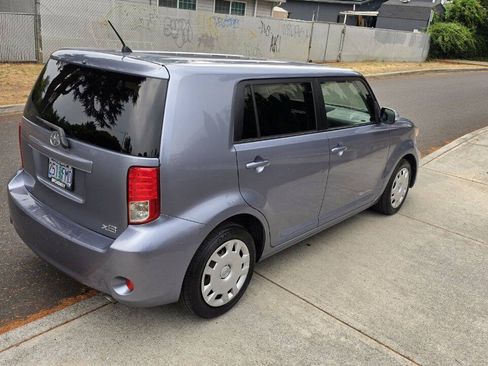Used 2012 Scion xB FWD image 5
