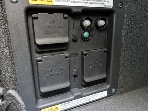 Used 2021 Ford F150 Limited image 12