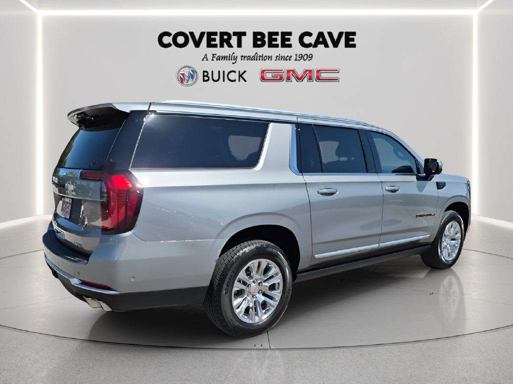Used 2026 GMC Yukon XL Denali w/ Sun & Power Step Package AWD/4WD image 9