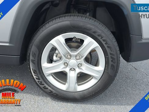 Used 2024 Jeep Compass Latitude AWD/4WD image 11