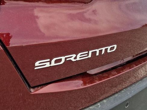 Used 2025 Kia Sorento S AWD/4WD image 6