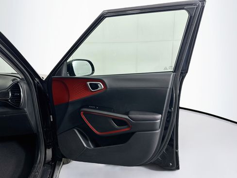 Used 2023 Kia Soul GT-Line FWD image 32