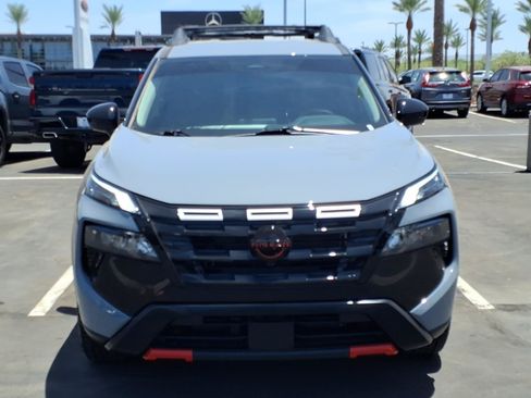 Used 2026 Nissan Rogue SV AWD/4WD image 2