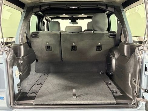 Used 2024 Jeep Wrangler Unlimited image 32