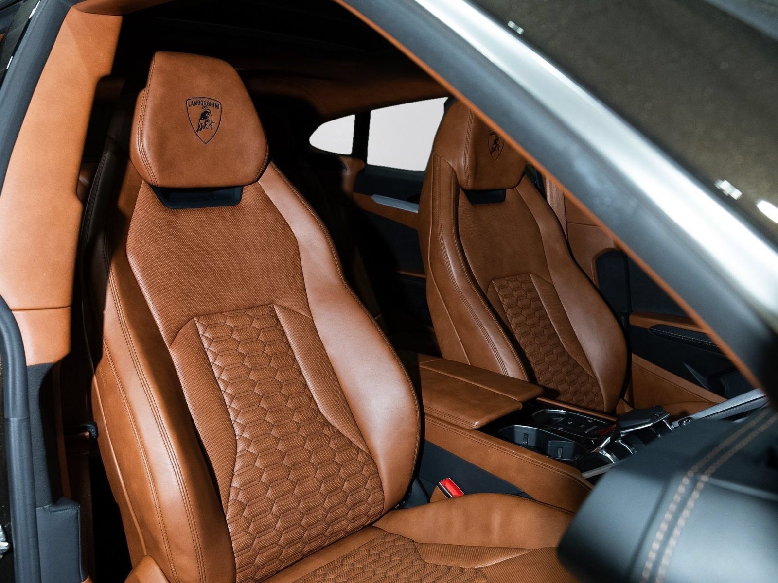 Used 2021 Lamborghini Urus AWD/4WD image 6