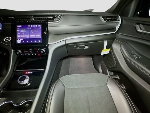 New 2025 Jeep Grand Cherokee Altitude AWD/4WD image 27