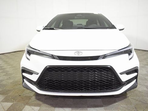 Used 2025 Toyota Corolla SE image 2