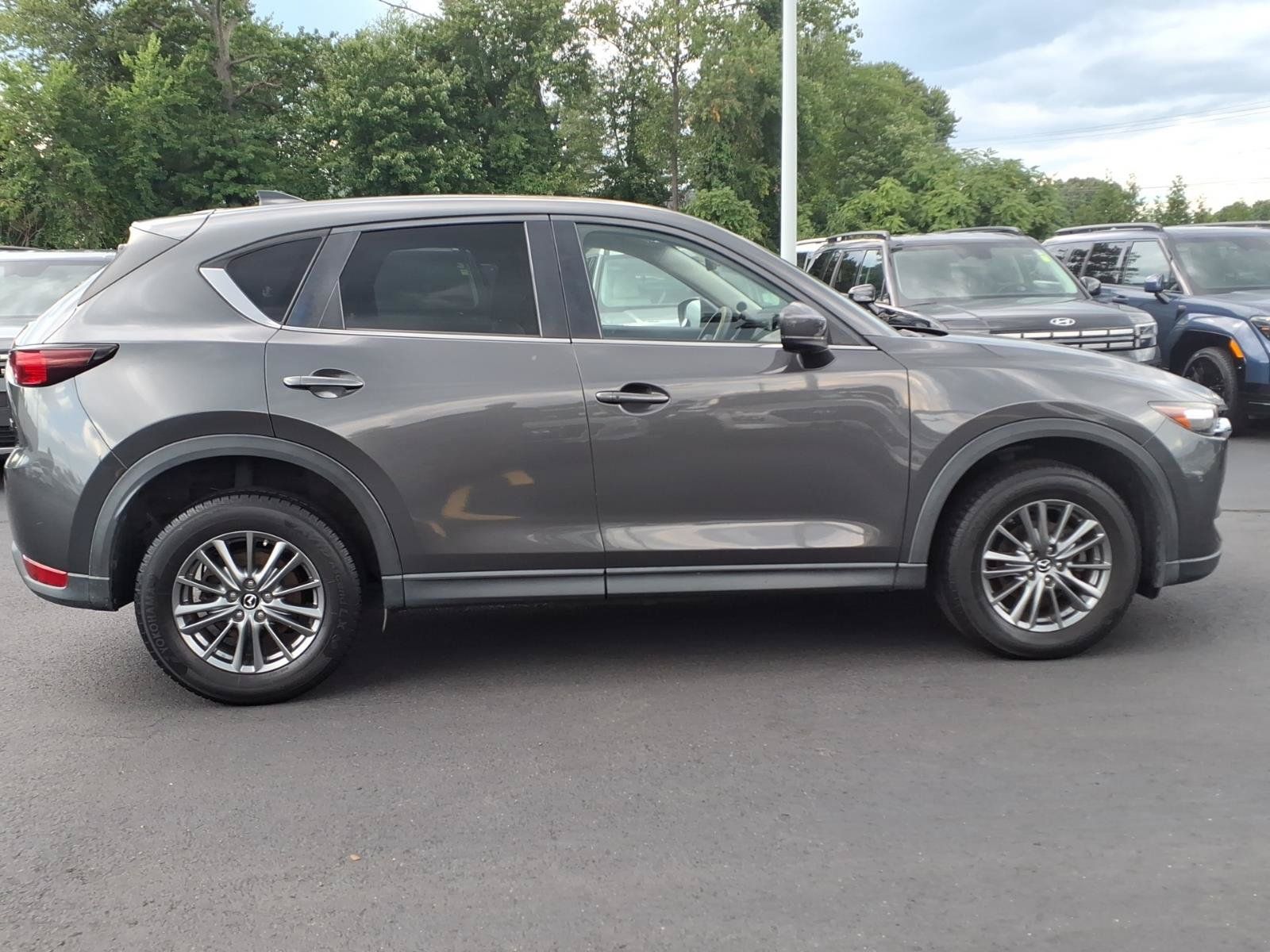 Used 2017 MAZDA CX-5 Touring w/ Preferred Equipment Package AWD/4WD image 4