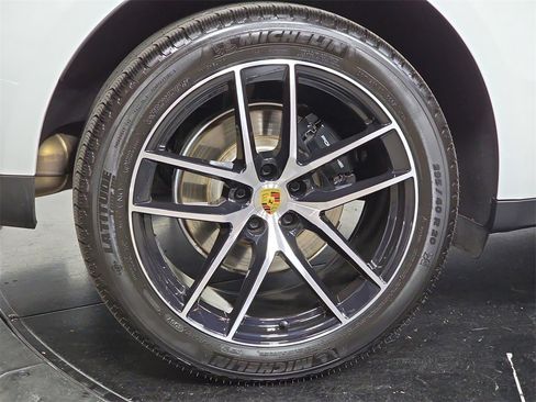 Certified 2025 Porsche Macan image 29