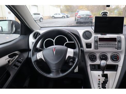 Used 2010 Pontiac Vibe w/ Sun And Sound Package image 13