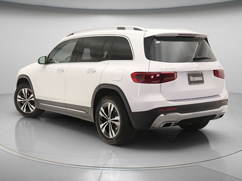 New 2026 Mercedes-Benz GLB 250 4MATIC image 2