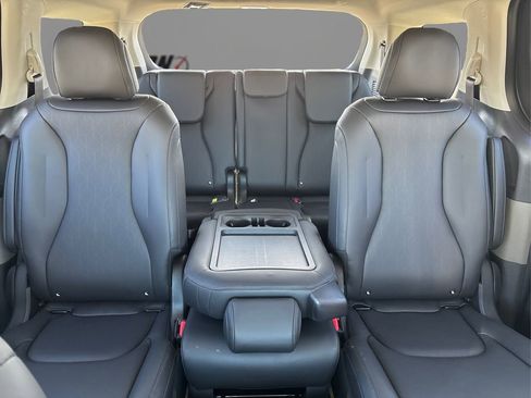 New 2026 Kia Carnival FWD image 10