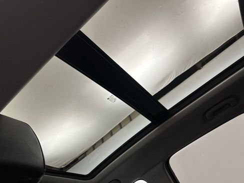 Used 2022 Chevrolet Equinox Premier image 19