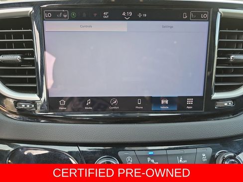 Used 2025 Chrysler Pacifica Select image 24