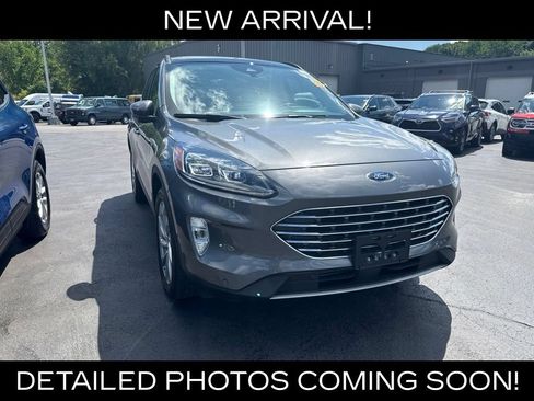 Used 2022 Ford Escape Titanium w/ Titanium Elite Package AWD/4WD image 2
