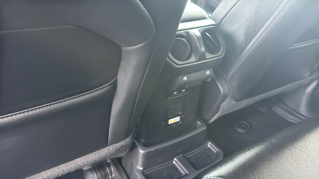 Used 2022 Jeep Wrangler Unlimited Sahara AWD/4WD image 30