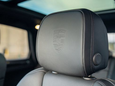 New 2026 Porsche Macan image 13