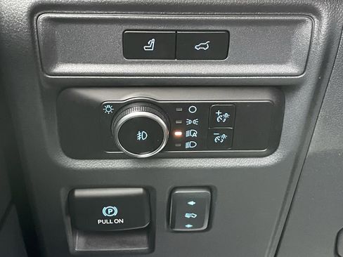 Used 2023 Ford Expedition Limited image 22