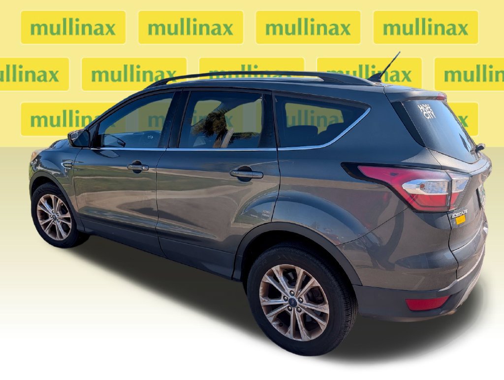 Used 2018 Ford Escape SE w/ SE Sync 3 Package FWD image 3