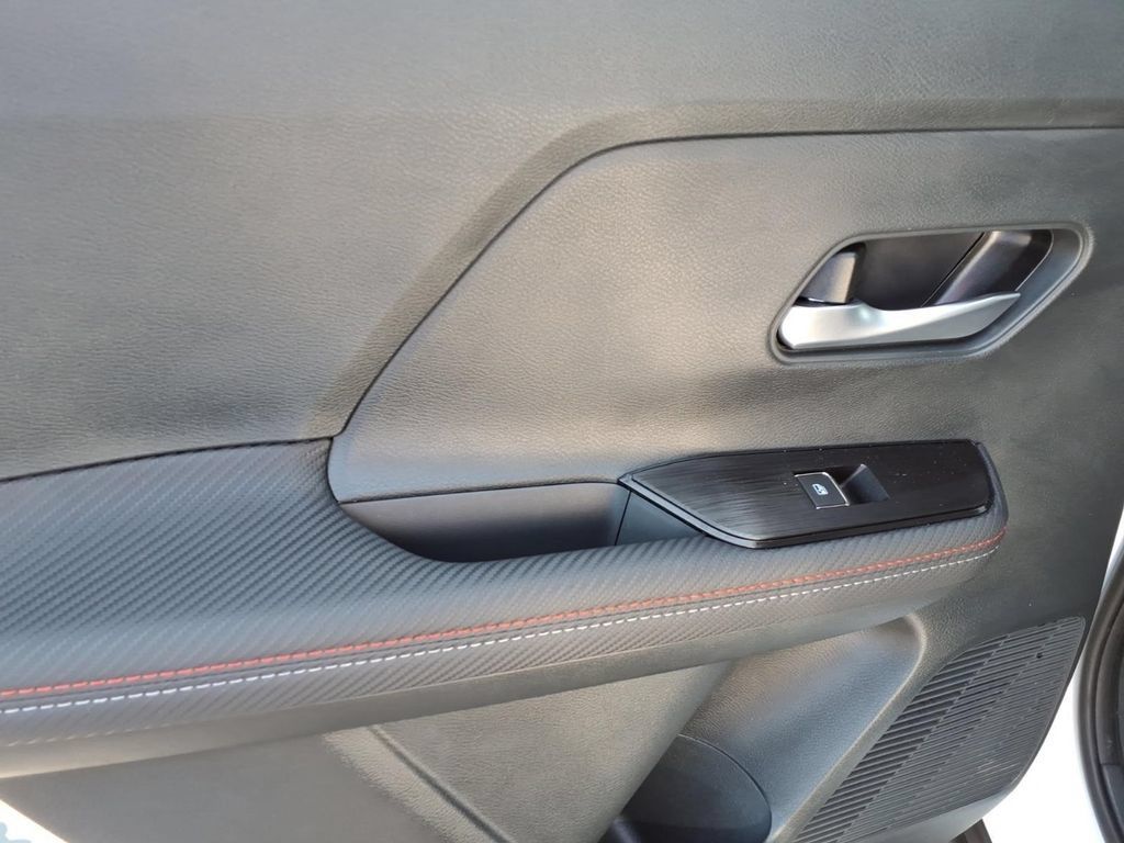 Used 2025 Nissan Kicks SR FWD image 10